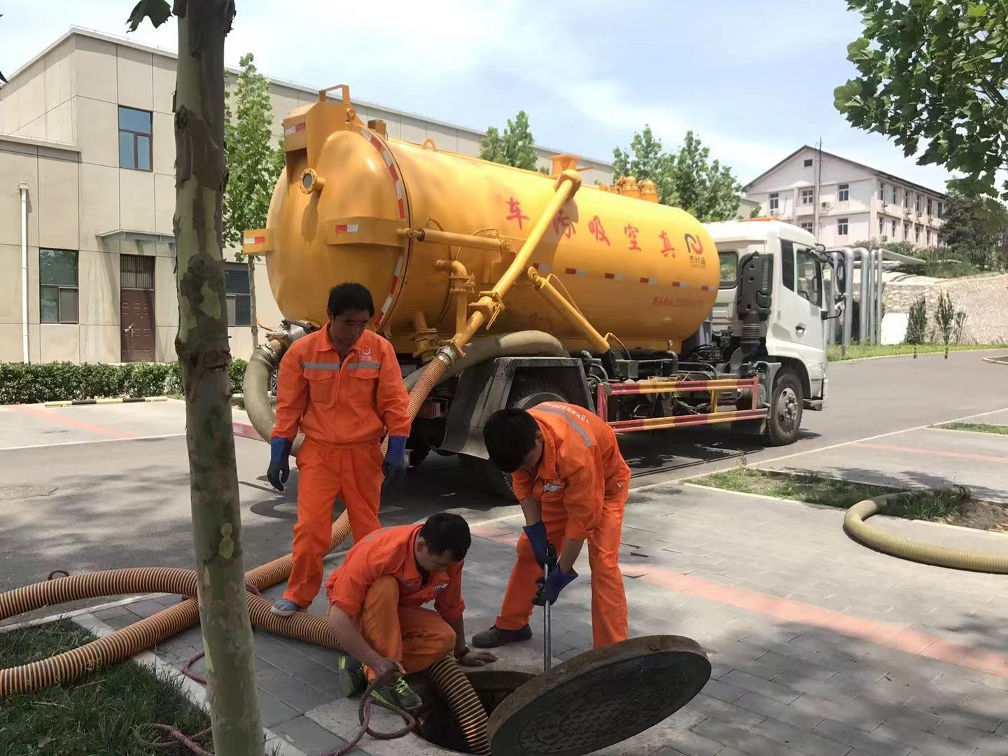 溆浦化粪池清理与5-8吨吸粪车施工效率分析